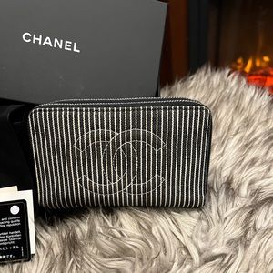 EUC Chanel Wallet…Beautiful Jean Zip Around Chanel Wallet….100%Authentic